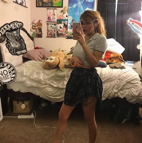 Noodlenom OnlyFans Strip