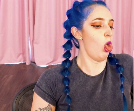 Littlesiha OnlyFans Star