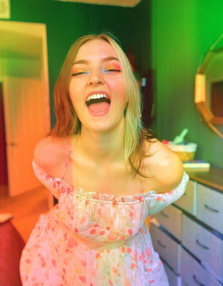 Littlesiha OnlyFans Nacktbilder geleakt