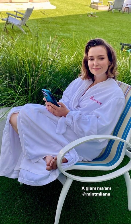 büro-milf-onlyfans sexy nackt Hinter-den-Kulissen