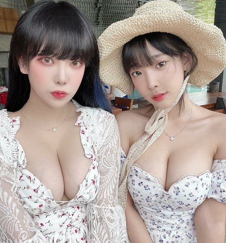 große titten brünette nur fans schön nackt Selfie