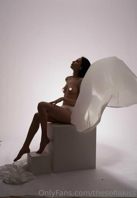 thesofiakiss OnlyFans Strip