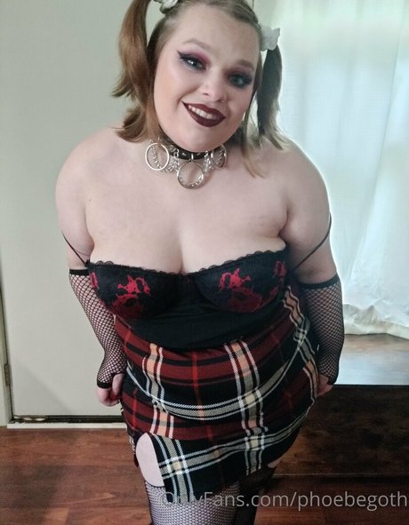 phoebegoth Nackt auf OnlyFans Leaks