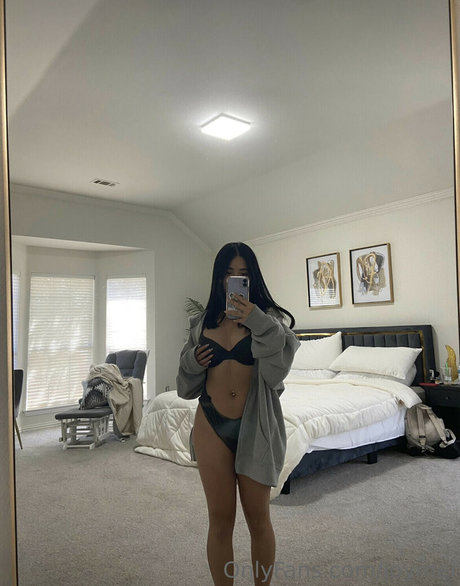 Joyce Zheng Model OnlyFans Foto