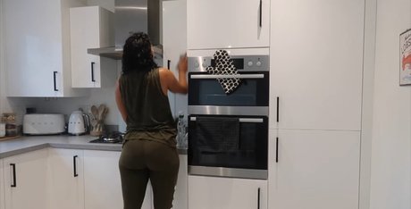 Leila Berisha OnlyFans Bilder