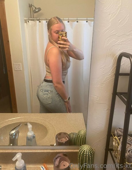 its kt Nacktbilder von OnlyFans geleakt