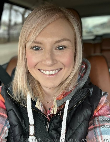 schwarzhaarige milf onlyfans heiß nackt Vorschau