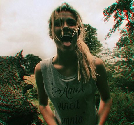 Wallis Day Auf OnlyFans