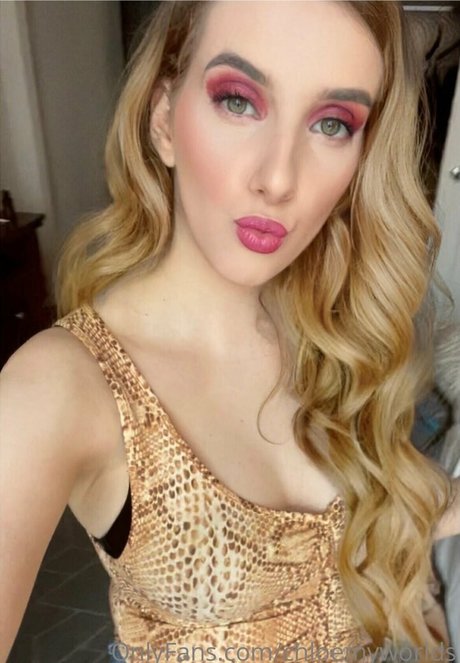 anniechloesworld OnlyFans nackte Brüste