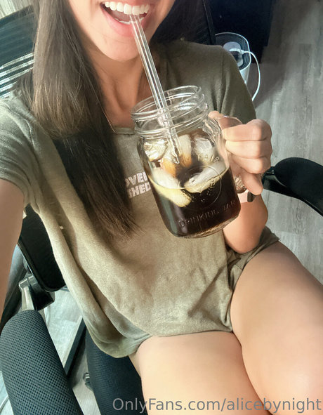 alicebynight Heiße OnlyFans Inhalte