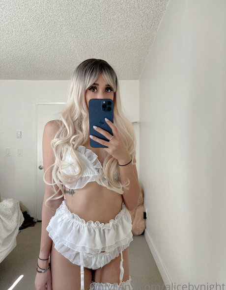 alicebynight Oben ohne OnlyFans