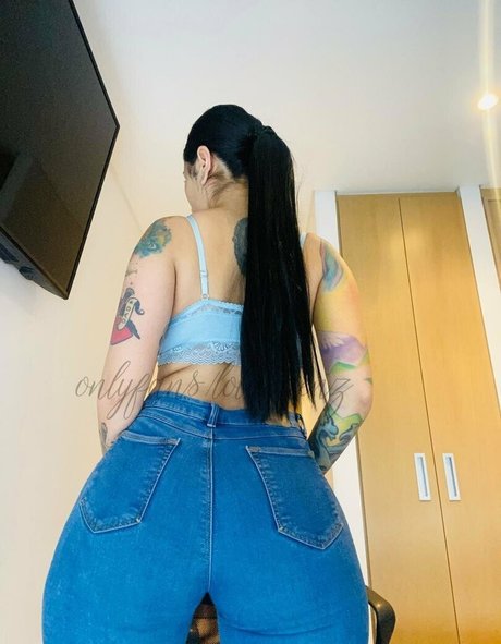 lolisaenz OnlyFans Model Fotos