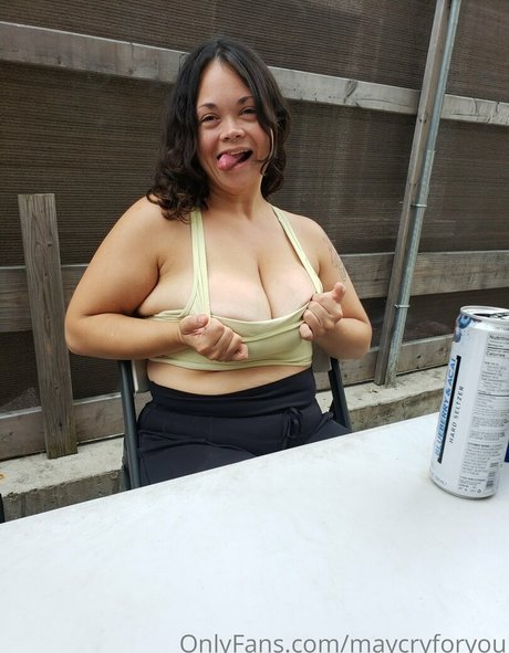 maycryforyou NurlyFans-Brüste