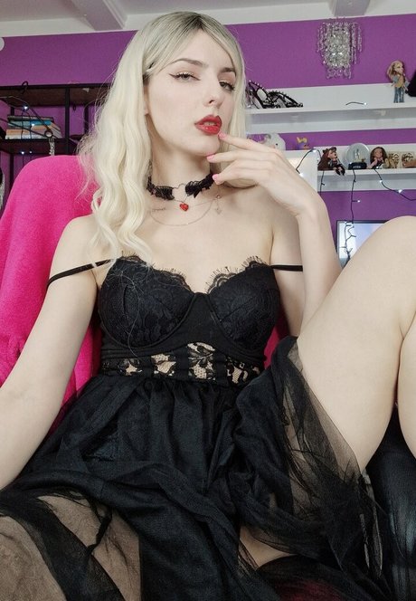 Grimoire Oben ohne OnlyFans