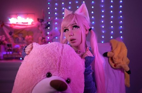 Blondelashes19 OnlyFans Striptease