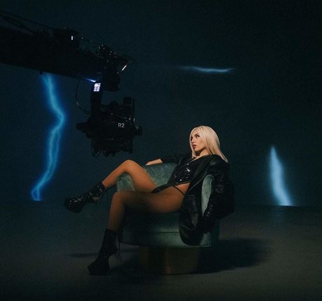 Ava Max Nacktbilder von OnlyFans geleakt