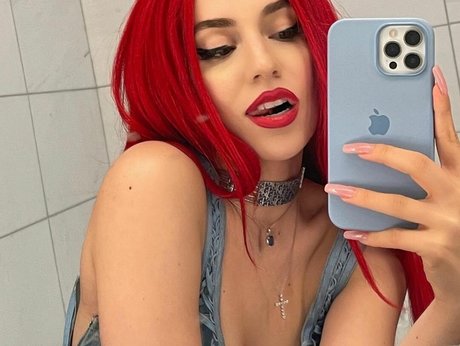 Ava Max OnlyFans-Post