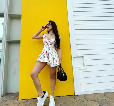 Ava Max Nacktbilder von OnlyFans