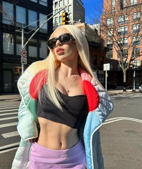 Ava Max Nacktbilder von OnlyFans