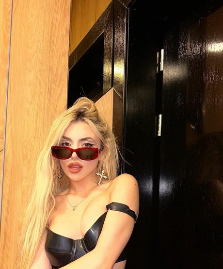 Ava Max Nackt auf OnlyFans Leak