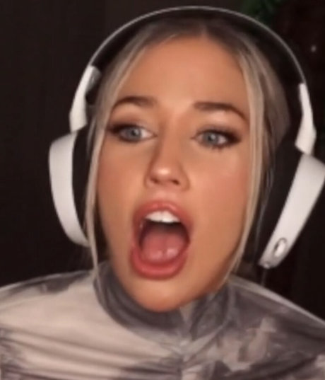 Hailsbee Titten OnlyFans