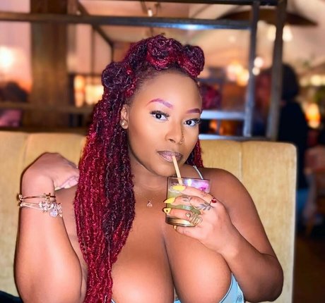 msolurin Model OnlyFans Foto