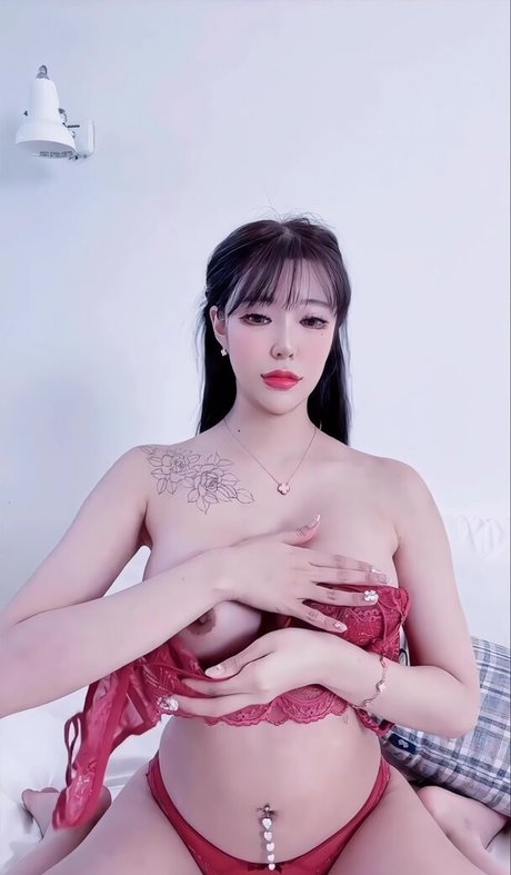 Min Harin_ Oben ohne OnlyFans