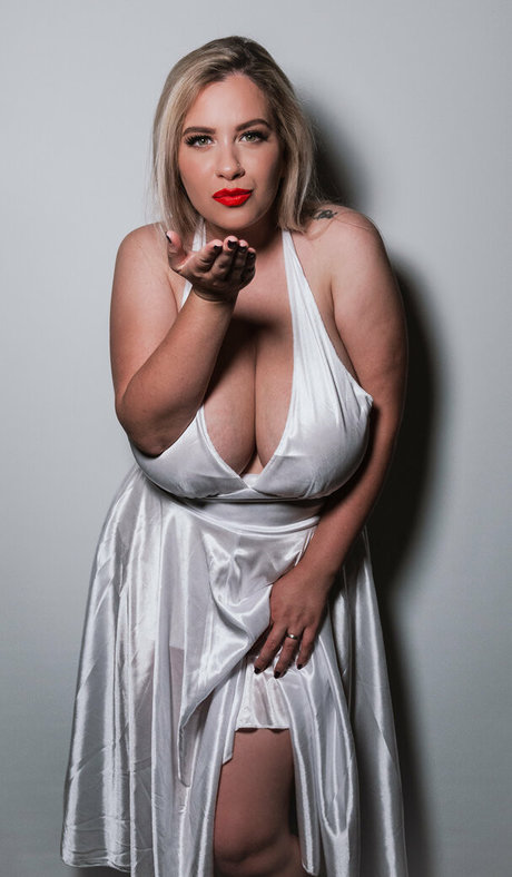 Nina Phoenix Leaks von Nacktbildern auf OnlyFans