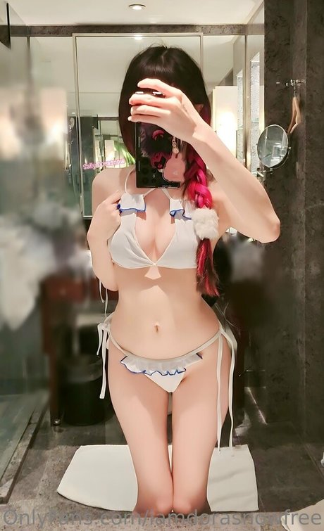 iamdorasnowfree OnlyFans Leaj