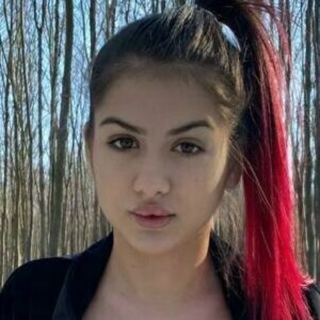 emapink OnlyFans Model Bilder