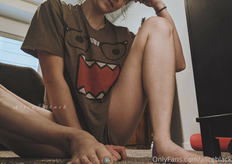 aliceblack OnlyFans Nacktbilder