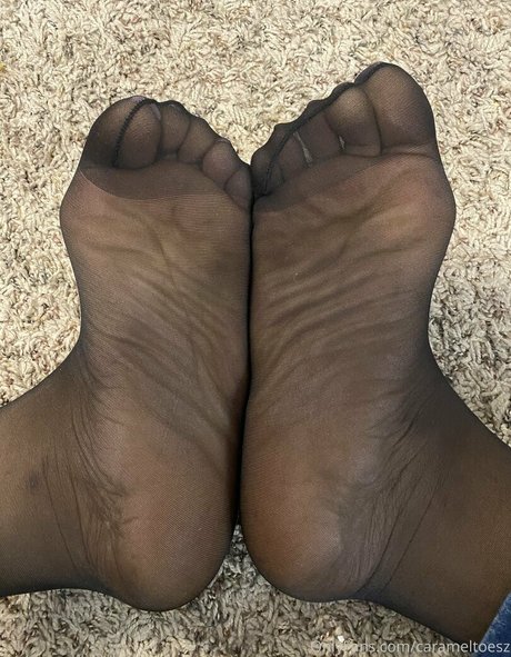 Carameltoesz Nackt auf OnlyFans