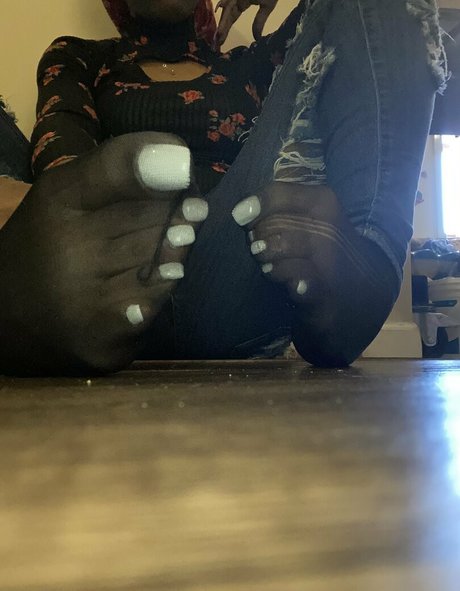 Carameltoesz OnlyFans Inhalte