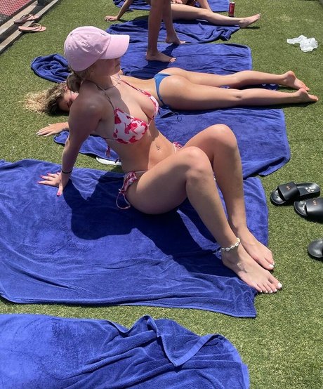 Gabriella Davies OnlyFans Bilder