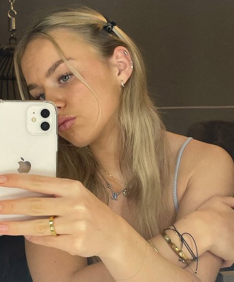 Gabriella Davies Nacktpornos auf OnlyFans