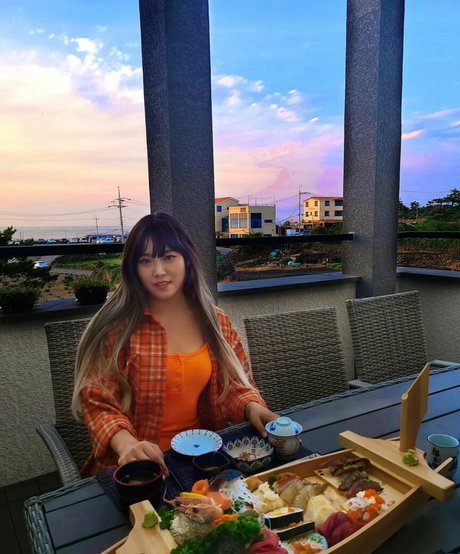 szene nur fans Kunst nackt Selfie