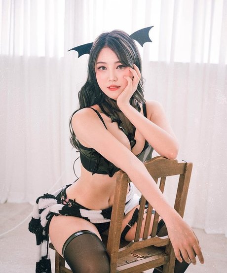 Yuggie TV OnlyFans schlank