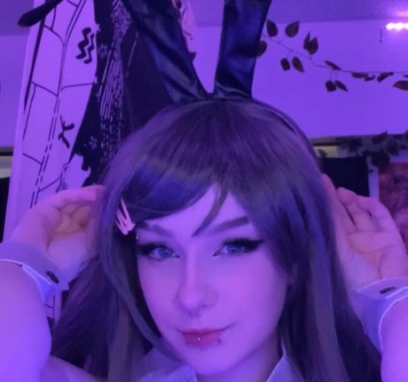 sylvieexo OnlyFans schlank