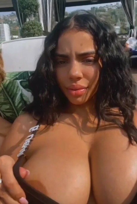 E dot Nacktbilder von OnlyFans