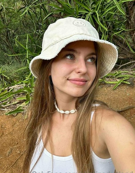 Aliceinadultland Neue geleakte OnlyFans-Inhalte