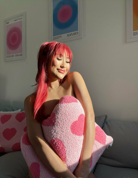 xxrated lux Nacktbilder auf OnlyFans