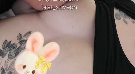 BratSuyeon OnlyFans Bilder