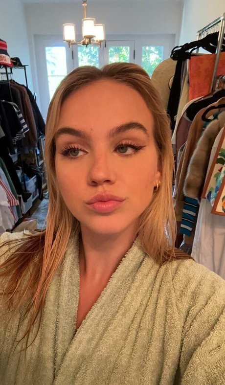 Emma Brooks OnlyFans-Leak