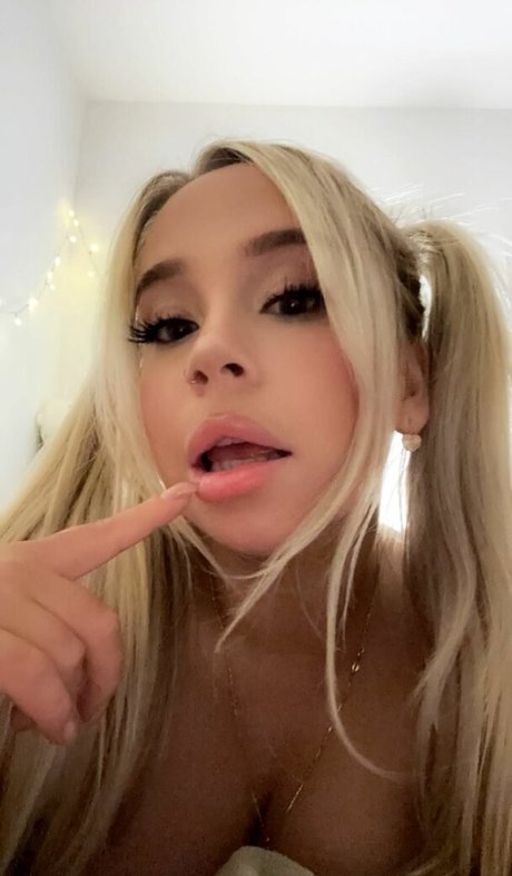 Decadex Nacktpornos auf OnlyFans