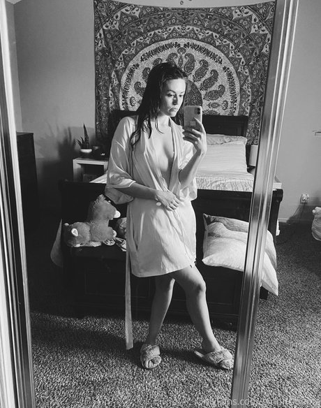 girloncinema NurlyFans-Pornoleaks