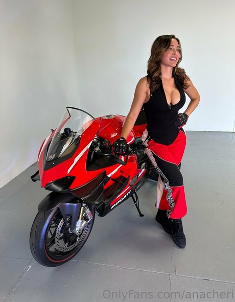 anacheri OnlyFans Nacktbilder