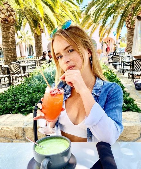 Ryann Shane OnlyFans schlank