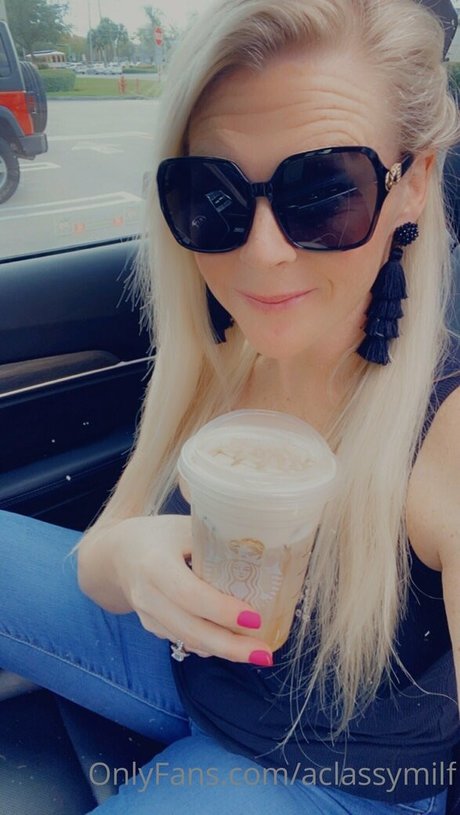 aclassymilf OnlyFans geleakte Bilder