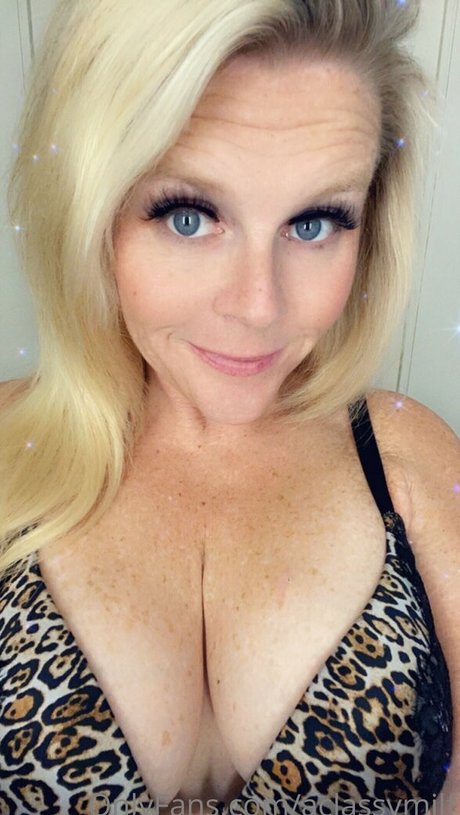 aclassymilf OnlyFans Mega