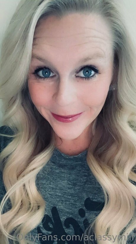 aclassymilf OnlyFans Leak